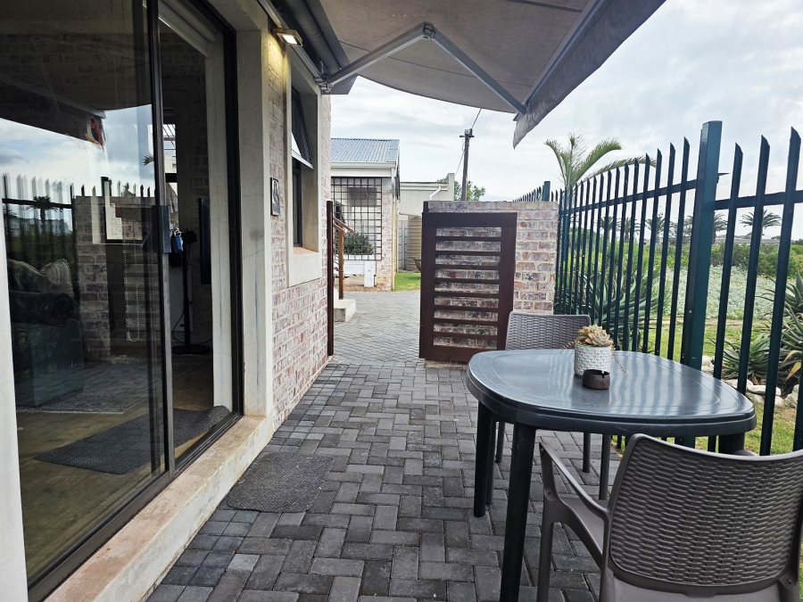 5 Bedroom Property for Sale in Middedorp Western Cape